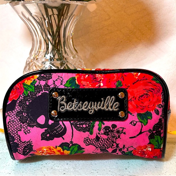 New Betsey Johnson Cosmetic/Accessory Case - Picture 5 of 12